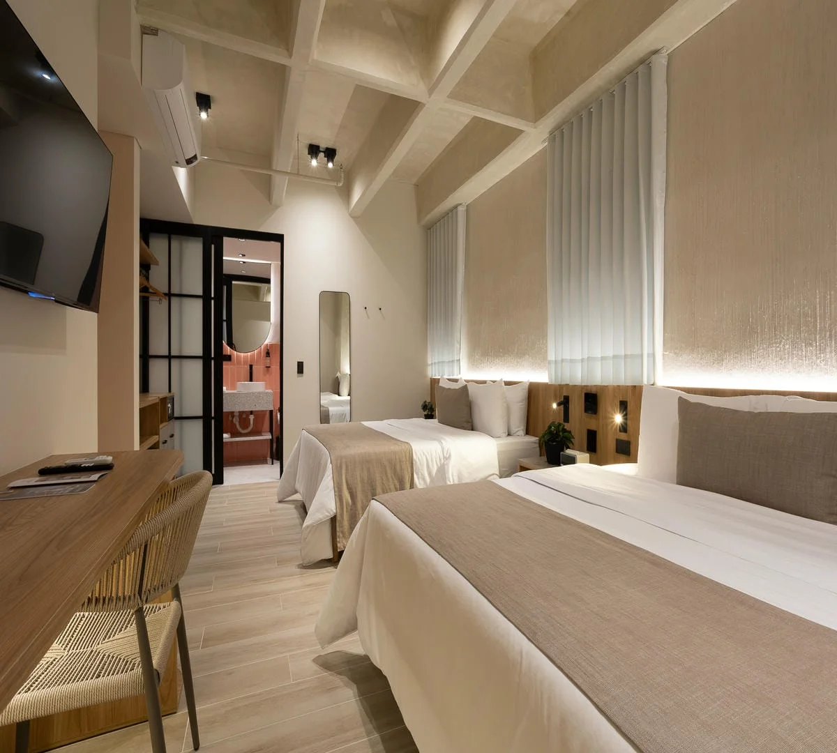 Interior de la habitación Superior Múltiple de Hotel Tres Altares